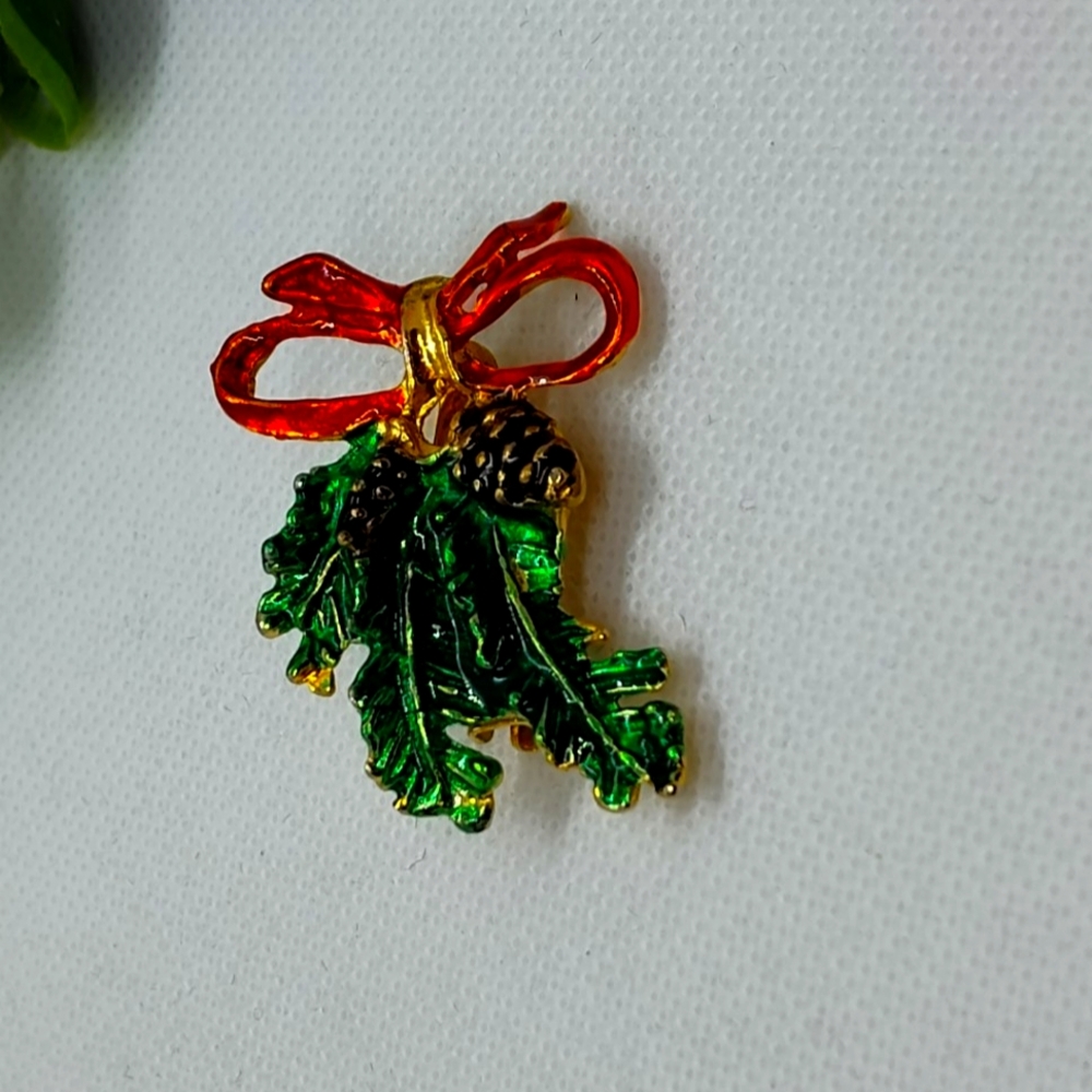 Vintage Scarf Pin Brooch Christmas Mistletoe Enamel Pinecones Red Bow